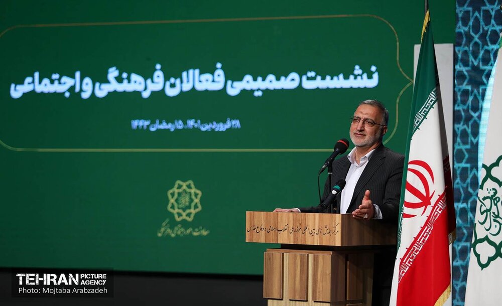 نشست صمیمی فعالان فرهنگی و اجتماعی با شهردار تهران