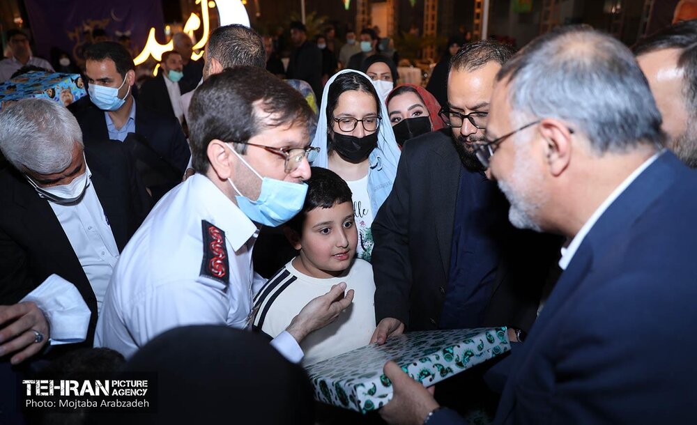 افطاری شهردار تهران با حضور خانواده شهدا