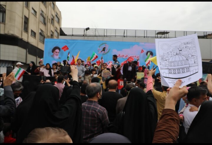 استقبال گسترده شهروندان از پردیس فرهنگی منطقه ۱۳ در روز قدس 