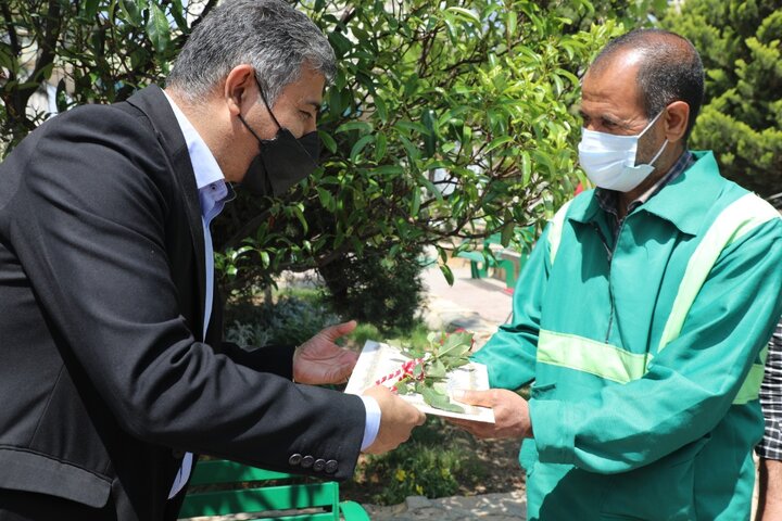 خدمات‌رسانی به شهروندان در گرو فعالیت‌های کارگران است
