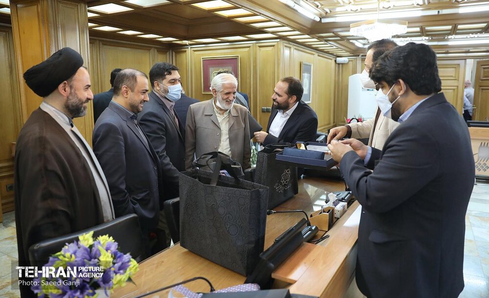 تجلیل شهردار تهران از اعضای شورای شهر به مناسبت هفته شوراها