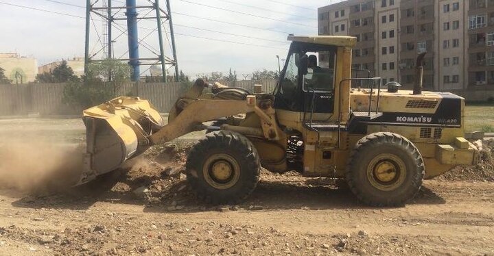 استفاده از ۸ دستگاه مکانیزه برای پاکسازی زمین‌های بایر در منطقه ۲۲