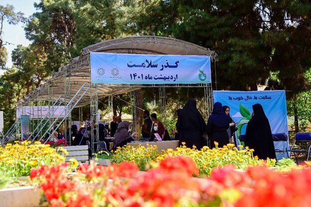 برپایی گذر سلامت در بوستان سهند منطقه ۱۴ به مناسبت هفته سلامت