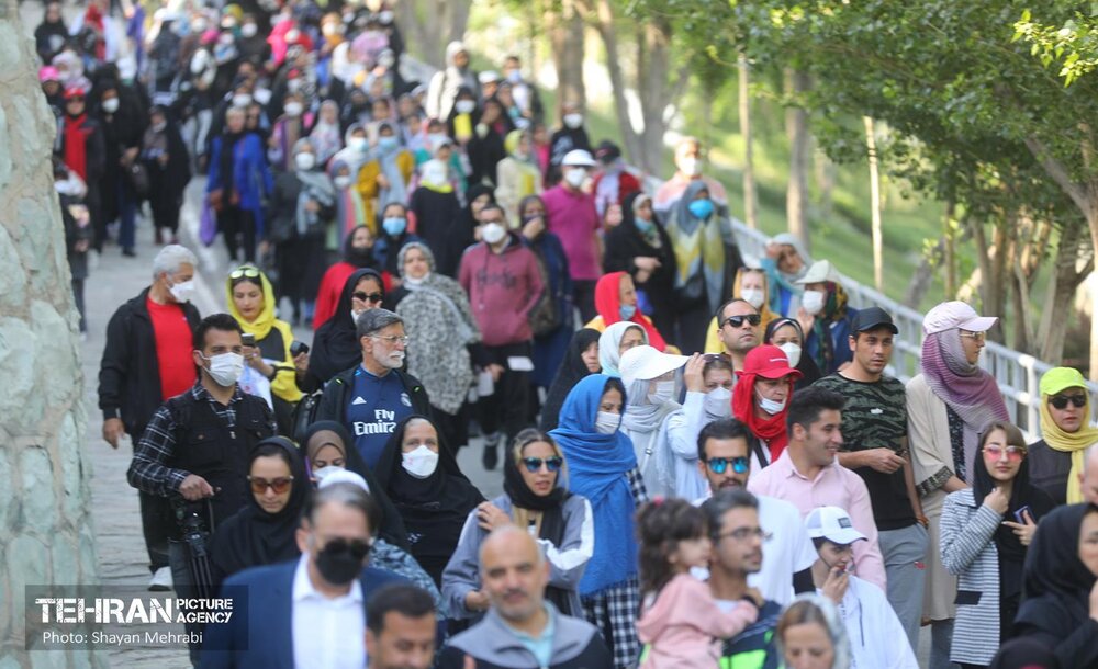 حضور شهردار تهران در همایش پیاده روی خانوادگی بوستان جوانمردان