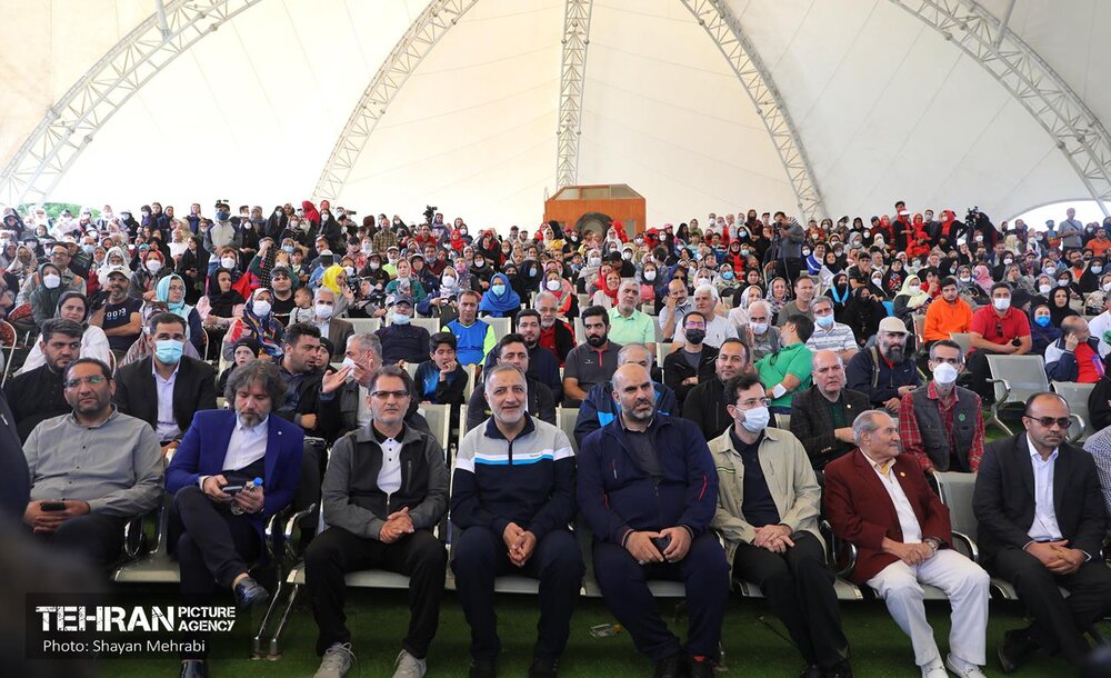 حضور شهردار تهران در همایش پیاده روی خانوادگی بوستان جوانمردان
