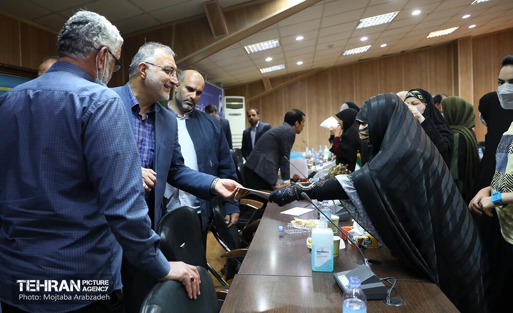 دیدار شهردار تهران با نخبگان منطقه 13