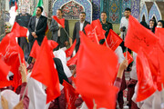 هم‌خوانی سرود «سلام فرمانده» با حضور بیش از ۵۰۰ نفر از دختران نسل چهارم انقلاب