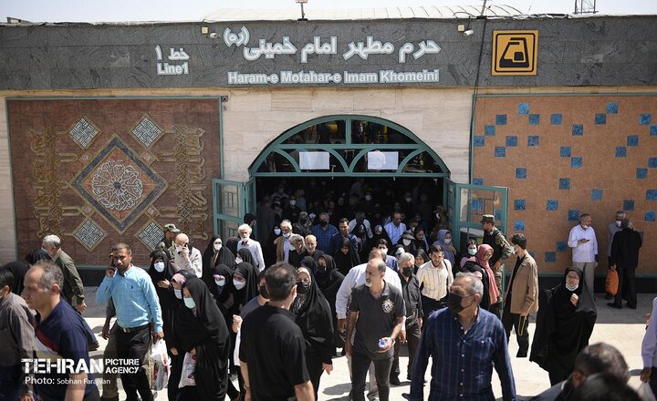 خدمات شرکت بهره برداری مترو تهران به شرکت کنندگان در مراسم ارتحال امام خمینی(ره)