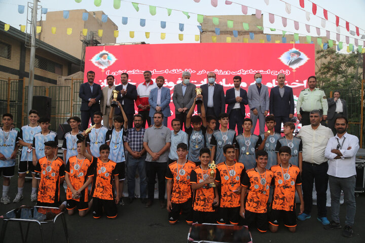 برگزاری مراسم اختتامیه مسابقات فوتبال خیابانی ۱۱۰ محله محروم کشور در منطقه ۱۵