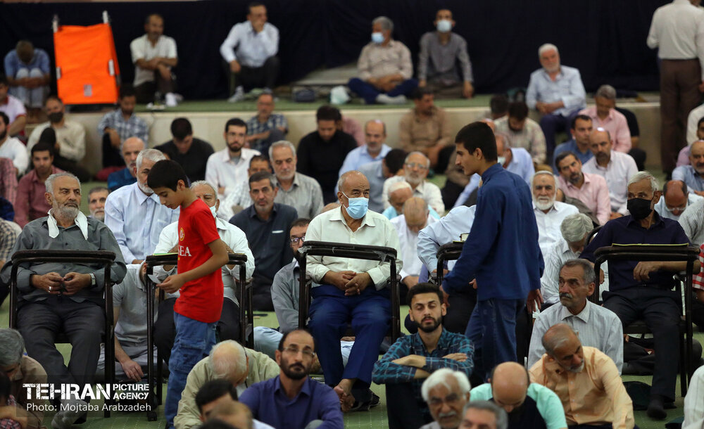 حضور شهردار تهران در نماز جمعه