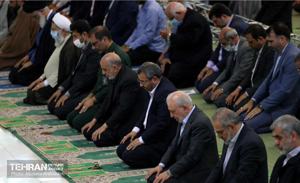 حضور شهردار تهران در نماز جمعه
