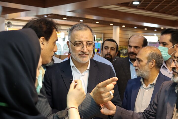 بازدید شهردار تهران از غرفه توانمندی‌های شرکت شهر سالم در بوستان گفت‌وگو