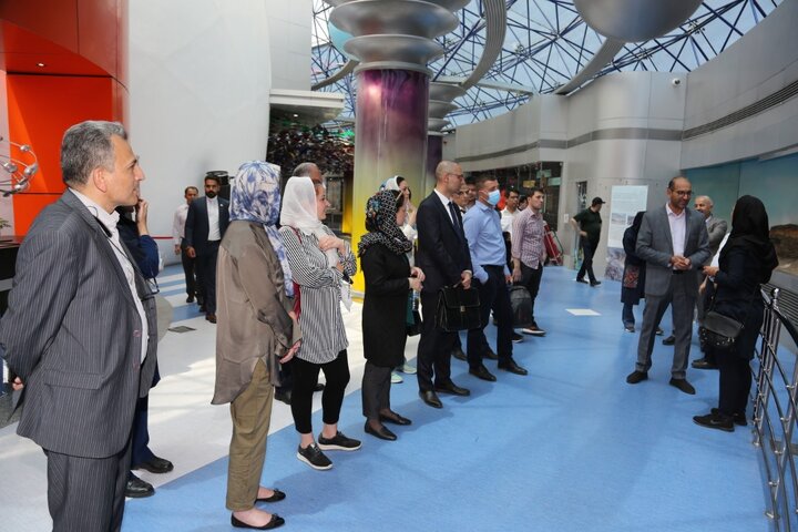 بازدید مهمانان خارجی نمایشگاه «تهران ۱۴۰۱» از مجموعه گردشگری عباس‌آباد 