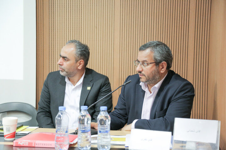 گوش شنوای انتقادات سازنده باشیم
