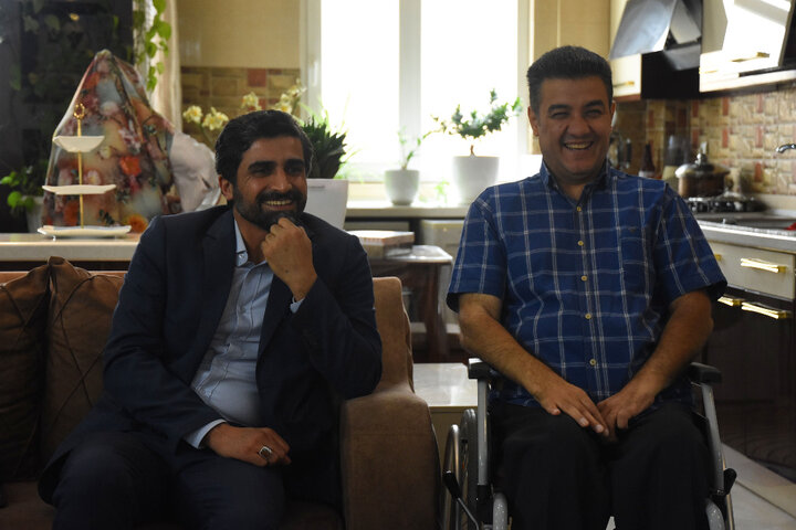 دیدار شهردار منطقه۱۴ با جانباز «محمد صادق بیات»