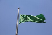 اهتزار بزرگ‌ترین پرچم مزین به نام امام هادی (ع) در منطقه ۱۰