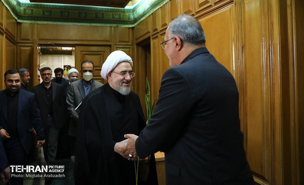 سفر دو روزه شهردار پایتخت به قم چگونه گذشت؟/ از دیدار با مراجع تقلید تا گفتگو پیرامون گرههای کلیدی تهران