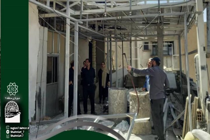 تخریب سازه غیرمجاز در خیابان خرمشهر