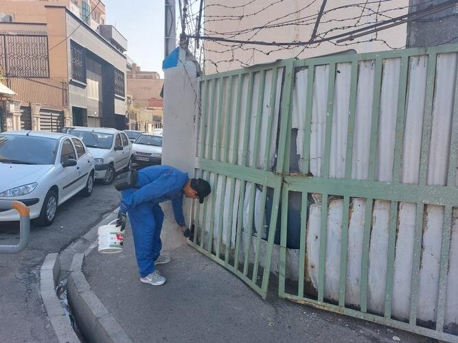 اجرای طرح ضربتی مبارزه با جانوران مضر شهری در منطقه ۱۰/ طعمهگذاری حدود ۵۰۰ منفذ در نواحی سهگانه