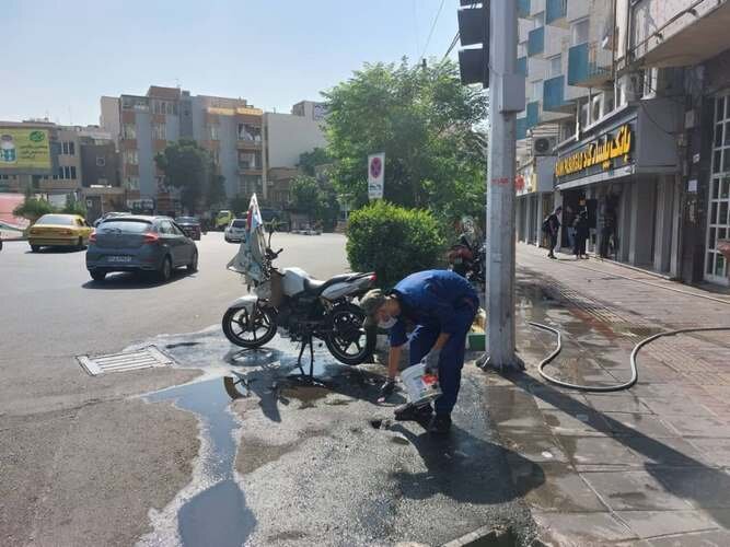 اجرای طرح ضربتی مبارزه با جانوران مضر شهری در منطقه ۱۰/ طعمهگذاری حدود ۵۰۰ منفذ در نواحی سهگانه