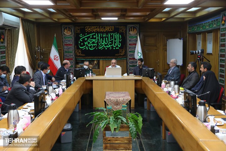 جلسه بررسی طرح بازآفرینی باغ‌راه حضرت فاطمه (س) با حضور شهردار تهران