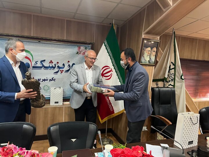 تجلیل از پزشکان و کارشناسان مرکز بهداشت پهنه شرق تهران به میزبانی منطقه۱۳
