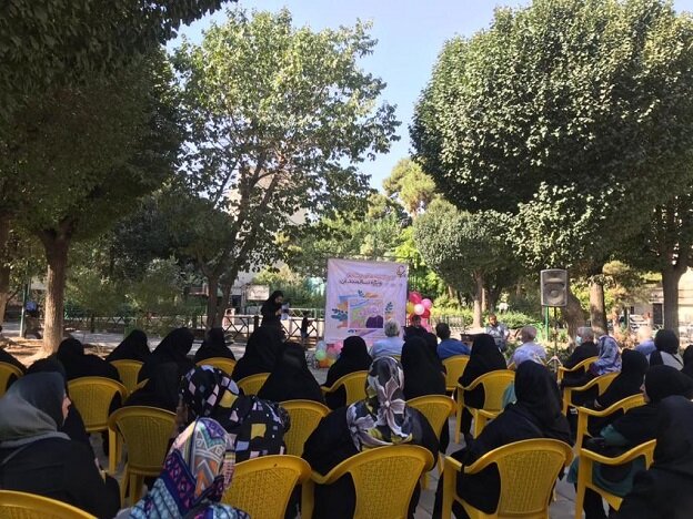 اجرای برنامه‌های متنوع فرهنگی و آموزشی برای هزار و دویست سالمند و توانیاب در منطقه ۱۴ 