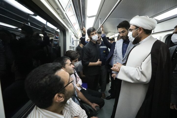 بازدید سرزده رئیس مرکز ارتباطات مردمی ریاست‌جمهوری از متروی تهران