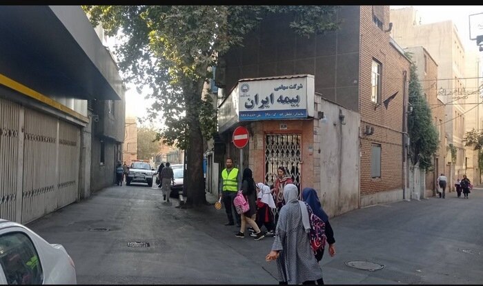 نقشآفرینی ۴۳ اکیپ اجرایی منطقه ۱۰ در روانسازی معابر/ افزایش تعداد اتوبوس و رزرو تاکسیهای تلفنی برای تسهیل در تردد دانشآموزان