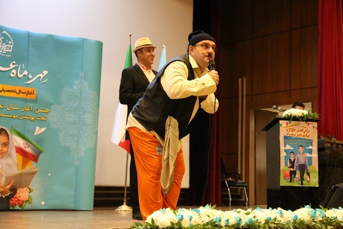 اهدای ۵۰۰ بسته لوازم تحصیلی به خانوادههای کمبرخوردار