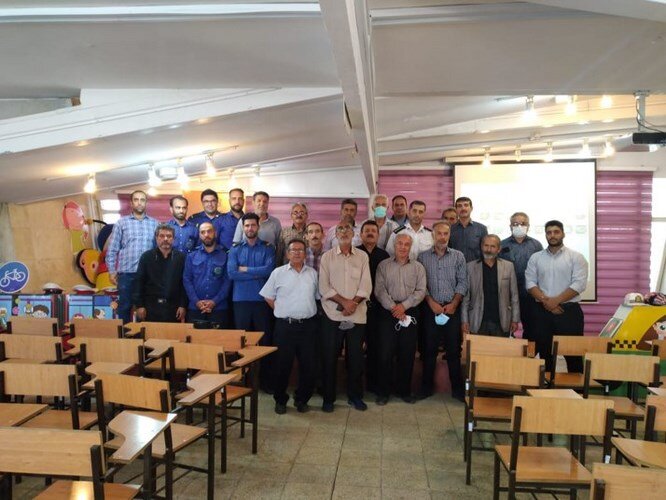 خطکشی بیش از ۵ هزار متر از محورهای منطقه ۱۰ در طرح استقبال از مهر