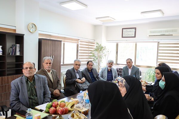 در کنار بازنشستگان پیگیر رفع موانع حقوقی ارائه خدمت هستیم