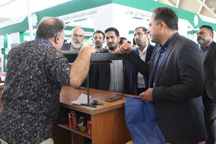 بازدید شهردار منطقه ۱۰ از هجدهمین نمایشگاه حملونقل، عمران و خدمات شهری/ تاکید بر تعامل و همکاری با شرکتهای دانشبنیان