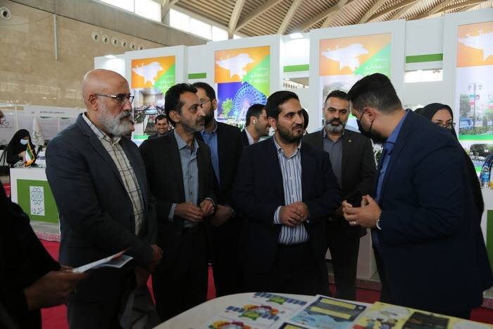 بازدید شهردار منطقه ۱۰ از هجدهمین نمایشگاه حملونقل، عمران و خدمات شهری/ تاکید بر تعامل و همکاری با شرکتهای دانشبنیان