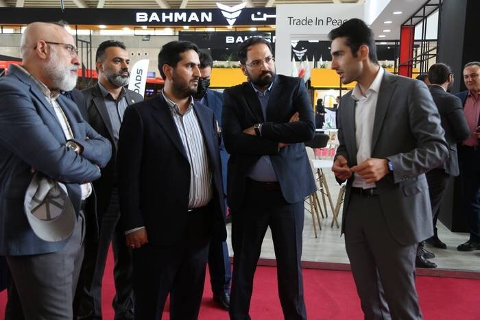 بازدید شهردار منطقه ۱۰ از هجدهمین نمایشگاه حملونقل، عمران و خدمات شهری/ تاکید بر تعامل و همکاری با شرکتهای دانشبنیان