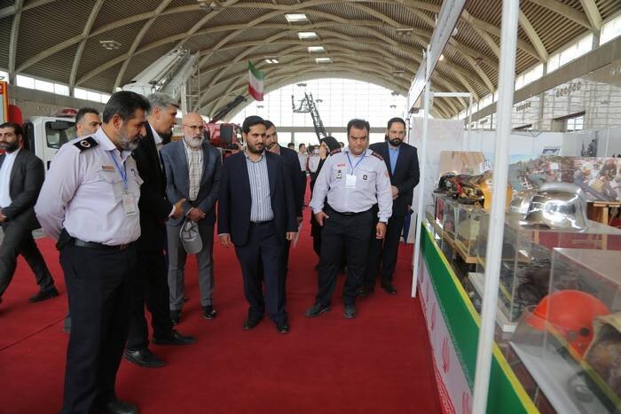 بازدید شهردار منطقه ۱۰ از هجدهمین نمایشگاه حملونقل، عمران و خدمات شهری/ تاکید بر تعامل و همکاری با شرکتهای دانشبنیان