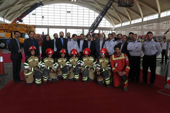 بازدید شهردار منطقه ۱۰ از هجدهمین نمایشگاه حملونقل، عمران و خدمات شهری/ تاکید بر تعامل و همکاری با شرکتهای دانشبنیان