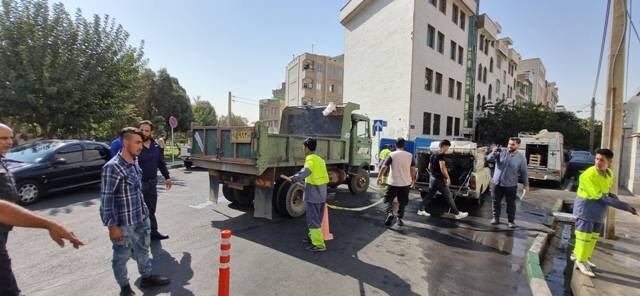 برگزاری مانور محیط‌زیستی آبگرفتگی معبر و لایروبی روزانه انهار در منطقه ۱۳ 