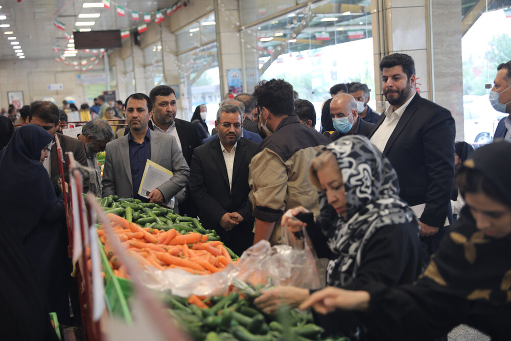 بازدید معاون خدمات شهری شهرداری تهران از میادین و بازارهای میوه و تره‌بار منطقه ۹