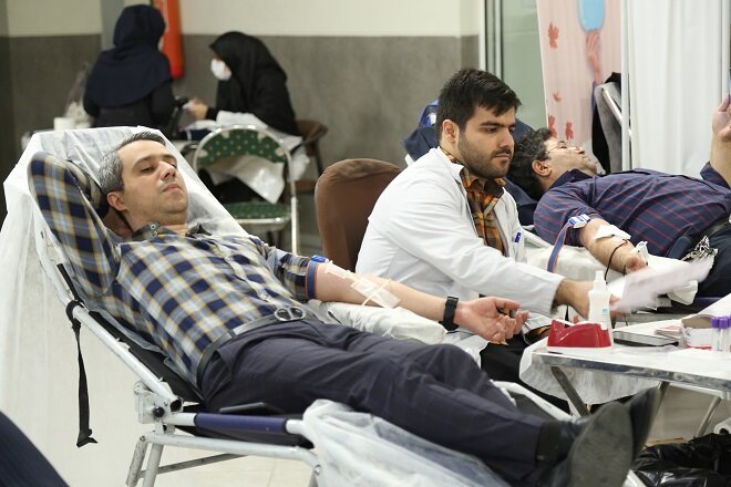 مشارکت بیش از یکصد نفر از کارکنان سازمان مدیریت میادین میوه وترهبار در اهدای خون