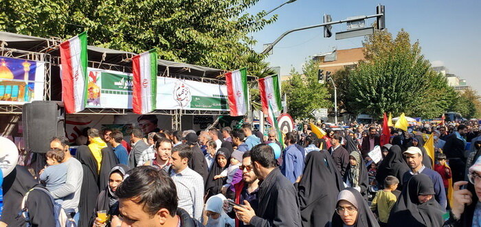 برپایی غرف فرهنگی و ورزشی منطقه ۲۱ در مسیر راهپیمایی ۱۳ آبان 