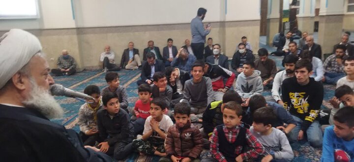 مراسم مردمی روز استکبارستیزی در مساجد منتخب شهر تهران برگزار شد  