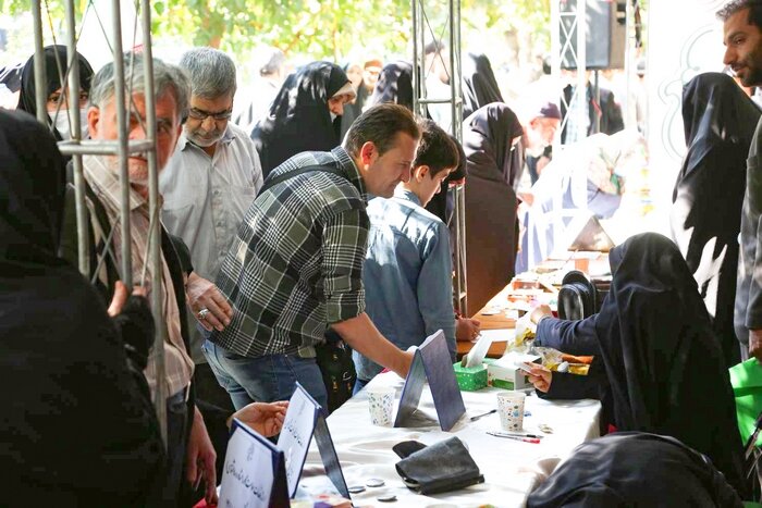 برپایی پردیس فرهنگی «رفیق شهیدم» منطقه ۱۰ در مسیر راهپیمایی ۱۳ آبان