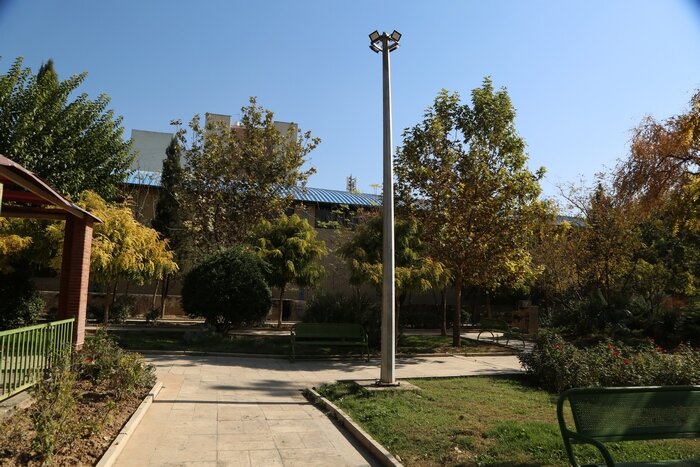 مشکل خاموشی بوستانهای منطقه ۱۰ رفع شد/ تجهیز پارکها به پایههای برج نوری