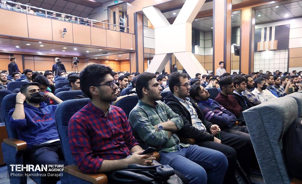 دیدار شهردار تهران با دانشجویان دانشگاه تربیت معلم رجایی