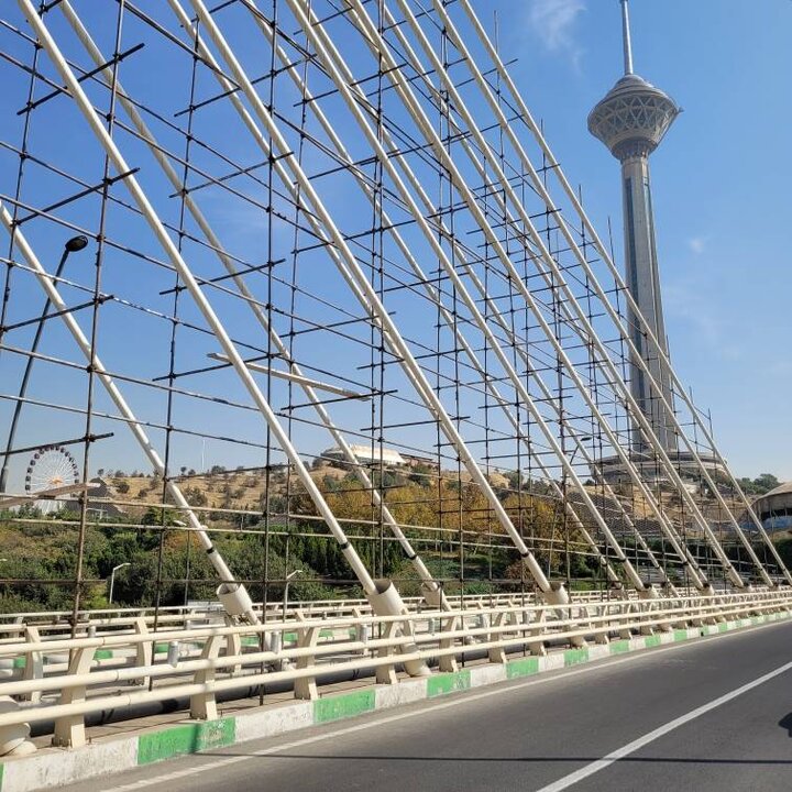 تجهیز پل کابلی بزرگراه شیخ فضل‌الله به سیستم نورپردازی برنامه‌پذیر