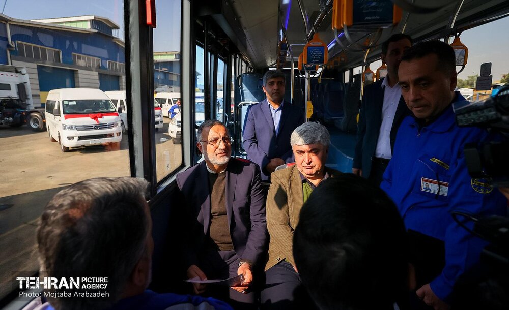 آیین رونمایی از تاکسی‌ون‌های جدید شهرداری تهران
