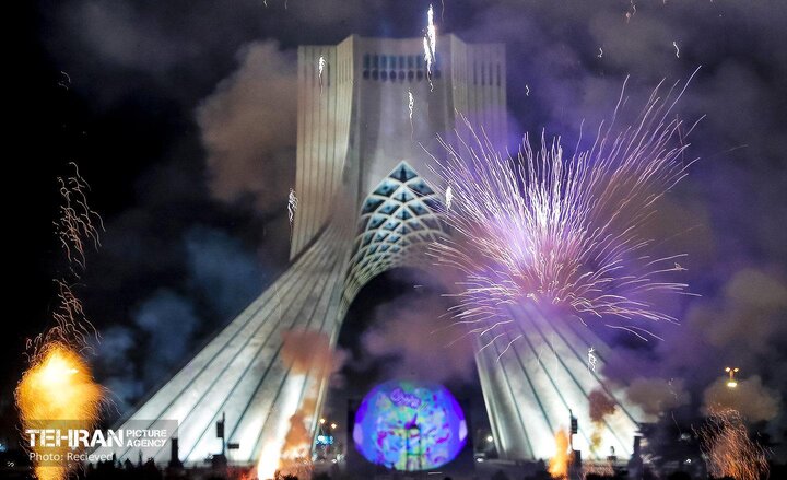 نورافشانی و ویدئومپینگ میدان آزادی در شب میلاد حضرت زهرا(س)