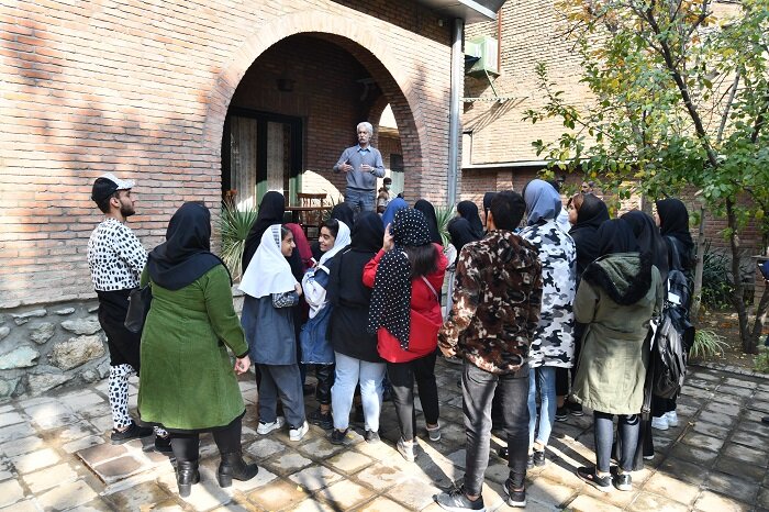 بازدید جمعی از کودکان کار از خانه موزه‌های شهرداری تهران