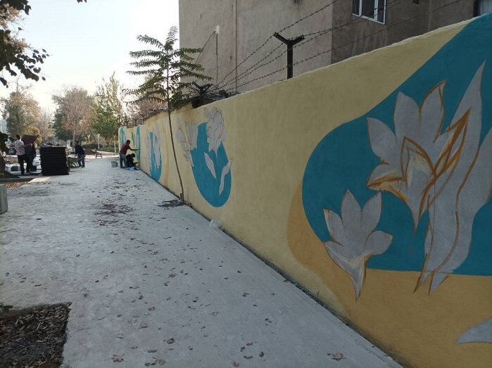 اجرای نقاشی دیواری در بوستان یک‌ونیم هکتاری در حال احداث منطقه۱۷